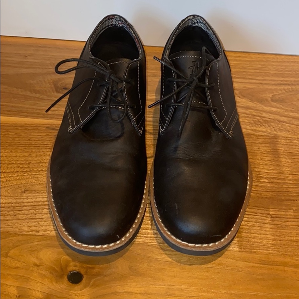 Black dress shoes